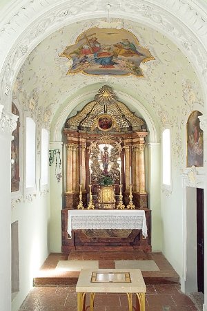 Zellhofkapelle St. Georg - Blick zum Hochaltar