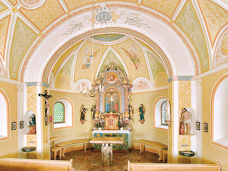 Kapelle zum Hl. Kreuz in Pennindoerfl: Blick zum Altar