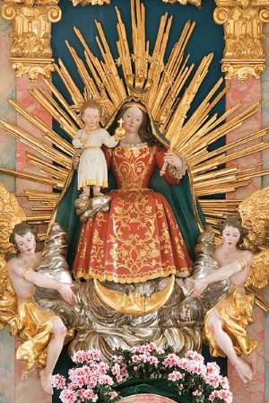 Spätgotische Gnadenmutter mit dem Kind, 15. Jahrhundert, am Hochaltar