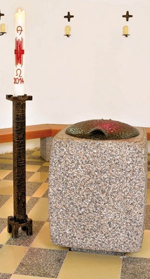 Taufstein aus Granit von Peter Dimmel 1968