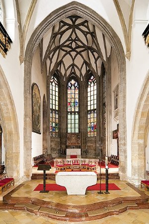 Blick in den spätgotischen Chor der Stadtpfarrkirche