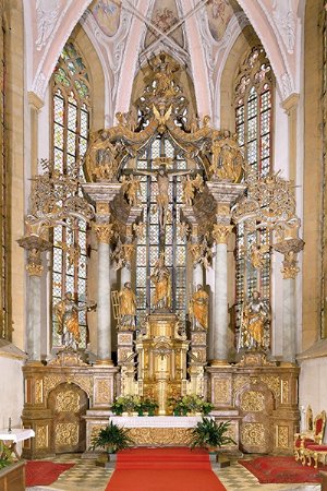 Der gotische Chor mit dem barocken Hochaltar