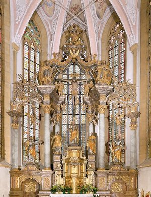 Der gotische Chor mit dem barocken Hochaltar