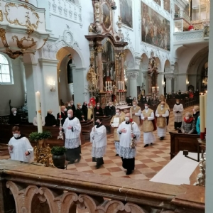 Ostern 2021 - Pontifikalamt - Einzug © Erzabtei