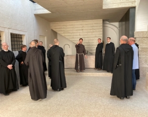 Besuch im Franziskanerkloster 1 © Erzabtei
