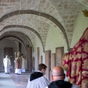 Auszug mit dem Auferstandenen - Christi Himmelfahrt 2022 © P. Alkuin