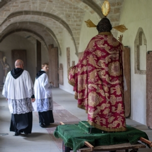 Auszug mit dem Auferstandenen - Christi Himmelfahrt 2022 © P. Alkuin