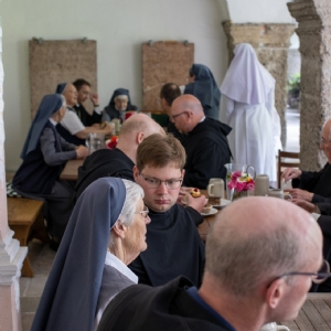 Grillfest mit den Eucharistieschwestern © P. Alkuin
