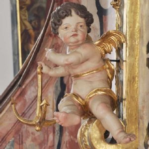 Waidring, Pfarrkirche, Putto mit Anker als Symbol der Hoffnung
