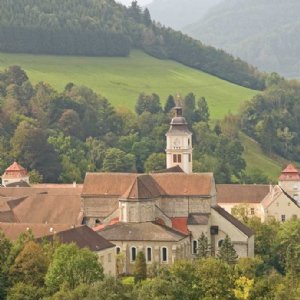 Lilienfeld, Blick zur Zisterzienserstiftskirche Mariä Himmelfahrt mit Kloster