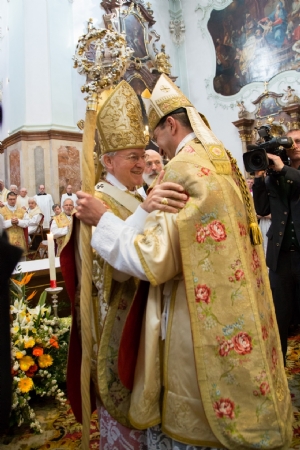 Erzbischof em. Alois (+) und Erzabt Korbinian bei dessen Abtsbenediktion - 2 © Chris Hofer
