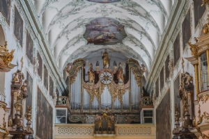 Kloster Kirche innen Orgel © Michael Rieß