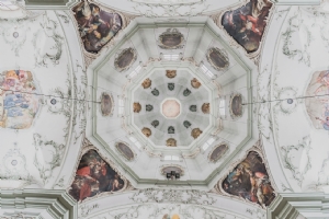 Kloster Kirche innen Kuppel © Michael Rieß