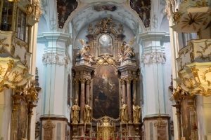 Kloster Kirche innen Altarbild © Michael Rieß