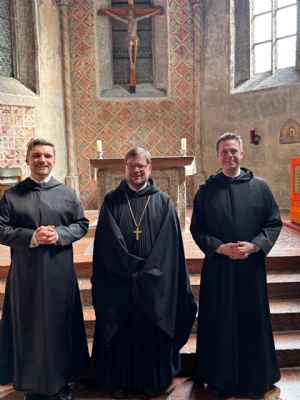 Zwei junge Männer beginnen in der Erzabtei St. Peter ihr Noviziat